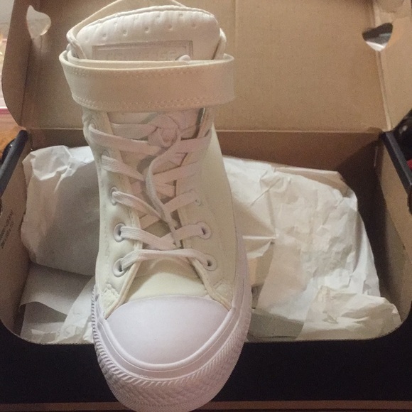 Converse white/white high tops - Picture 3 of 5